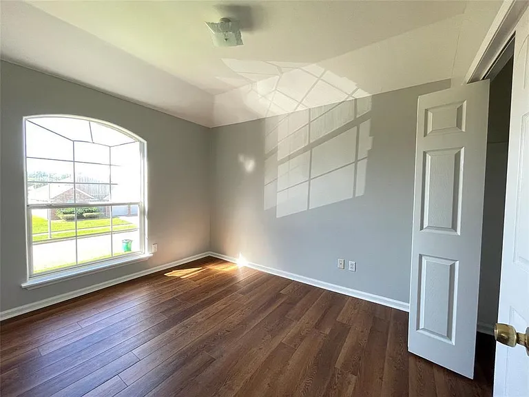 6638 Chantalle Dr — Photo 22