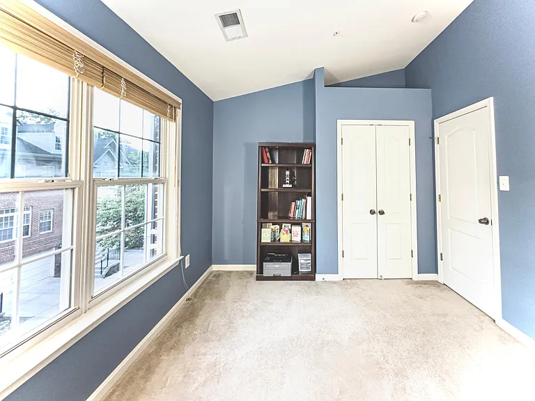 2029 Ashleigh Woods Ct — Photo 28