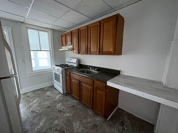 3rd image of 118 Ashmore Ave