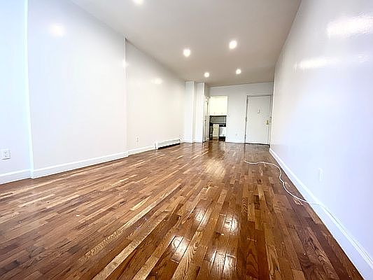 1st image of 230 W 116th St #B4