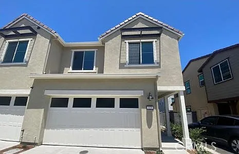 3 bed, 2.5 bath, 1633 sqft, $4,700 — Photo 1