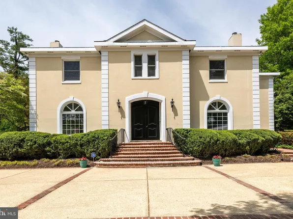 8030 Glengalen Ln, Chevy Chase, MD 20815