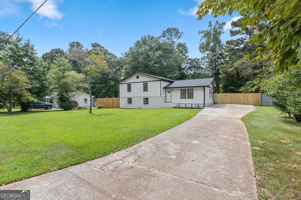 3093 Deshong Dr photo 1