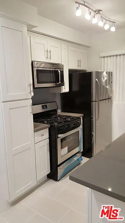 1 bed, 1.0 bath, 850 sqft, $2,395 — Photo 3