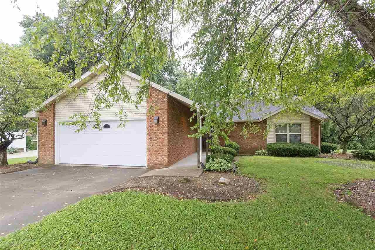 408 Kelly Dr photo 1