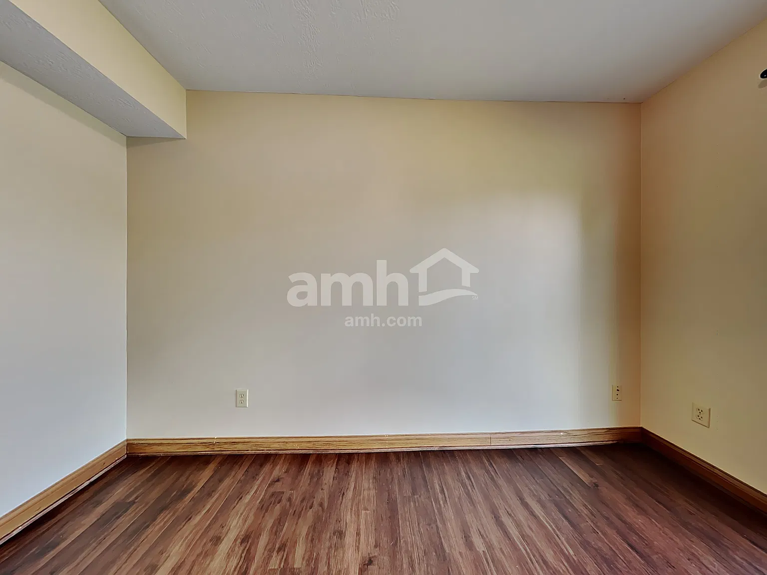 3 bed, 2.5 bath, 1311 sqft, $2,005 — Photo 4