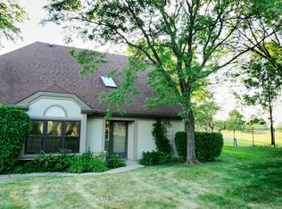 160 Barton Cir, Schaumburg, IL 60194