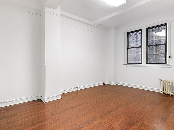 2nd image of 41 W 96th St #Grw