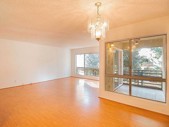 5th image of 6275 Canterbury Dr Unit 206