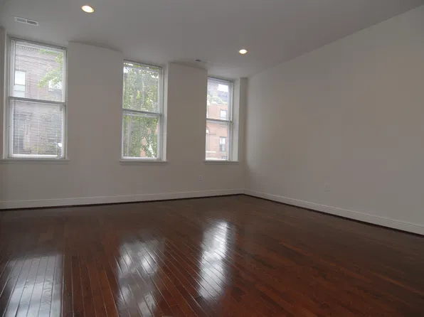909 N Calvert St APT 300, Baltimore, MD 21202