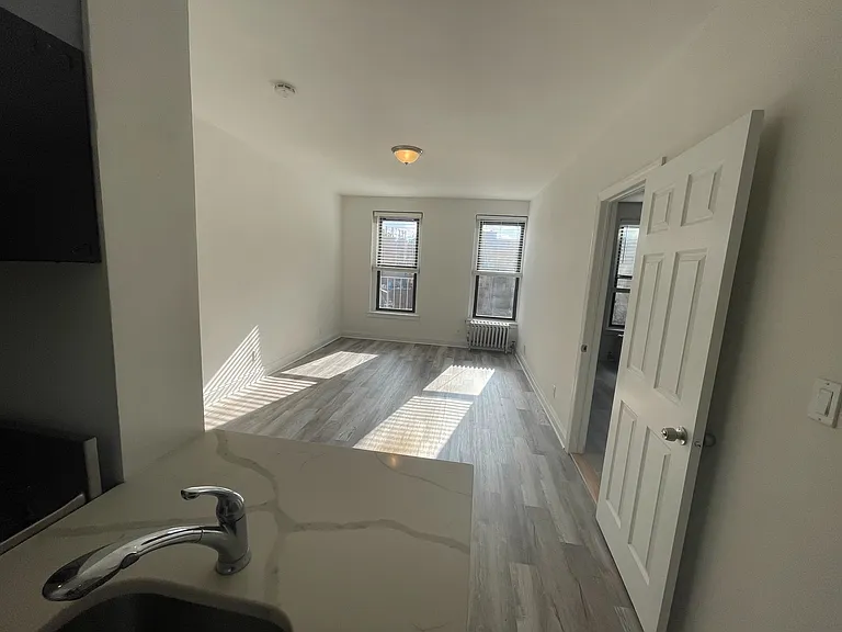 36 Morton St #4C — Photo 2