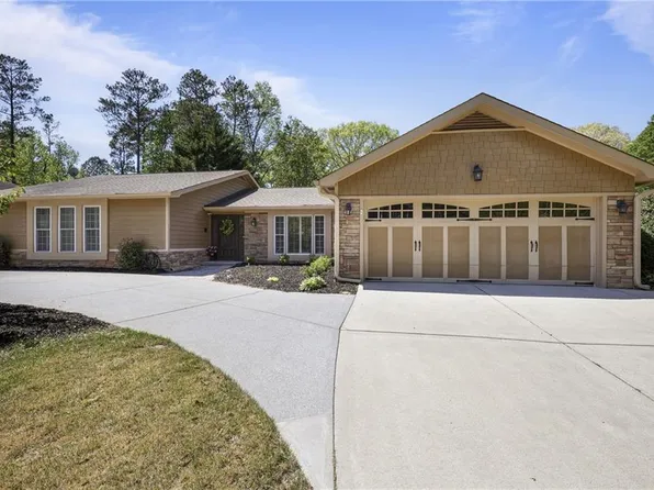 3025 Greenfield Dr, Marietta, GA 30068