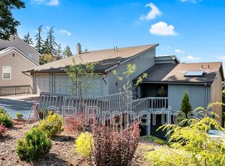 904 36th St, Bellingham, WA 98229