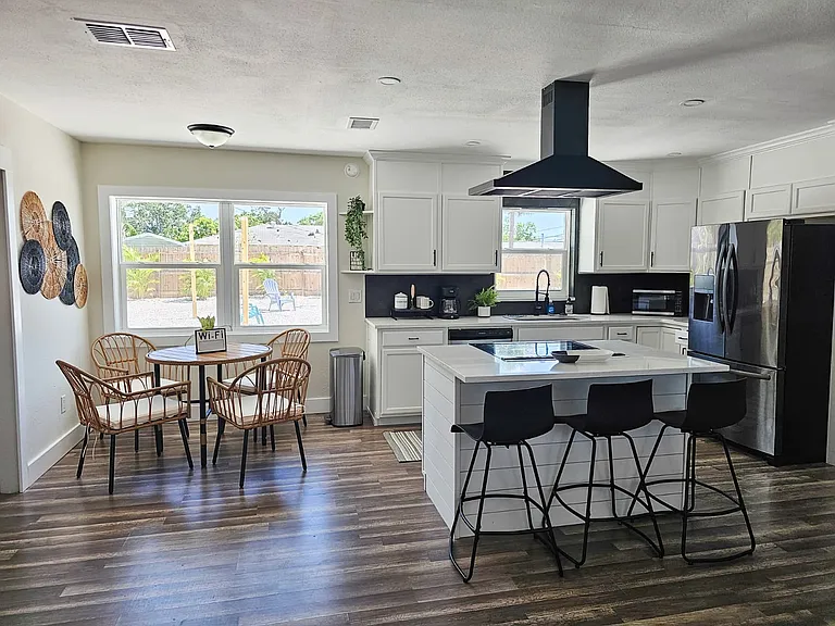 1709 Marilyn Ave — Photo 3