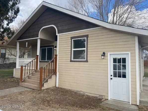 803 Rainier Ave E, Zillah, WA 98953