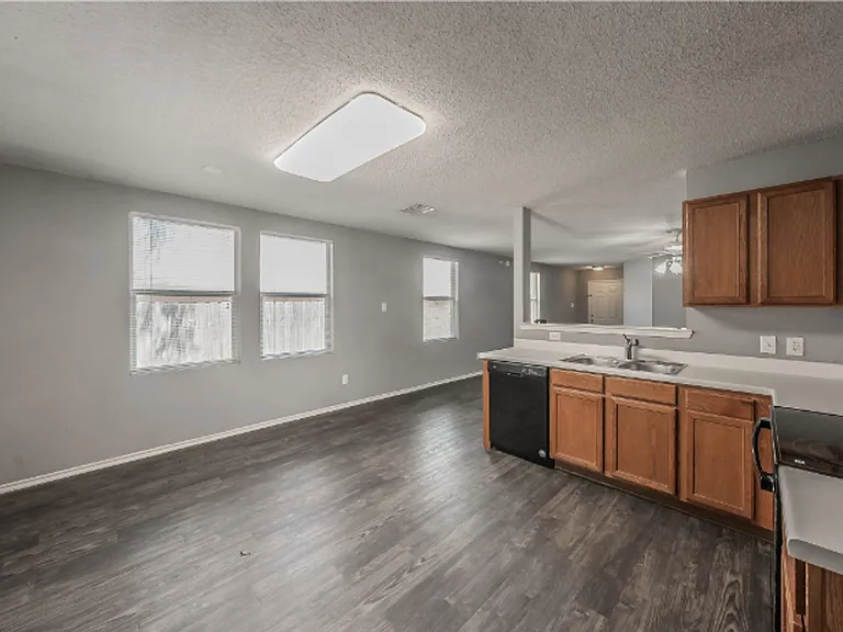 3327 Clydesdale Dr — Photo 9