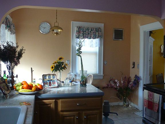 4th image of 21 Sherman Ave