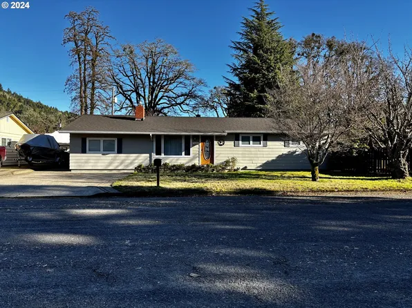 76481 Portal Dr, Oakridge, OR 97463