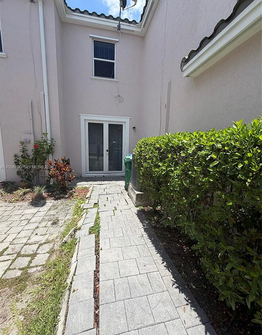 Kendall Commons Residenti — Photo 3