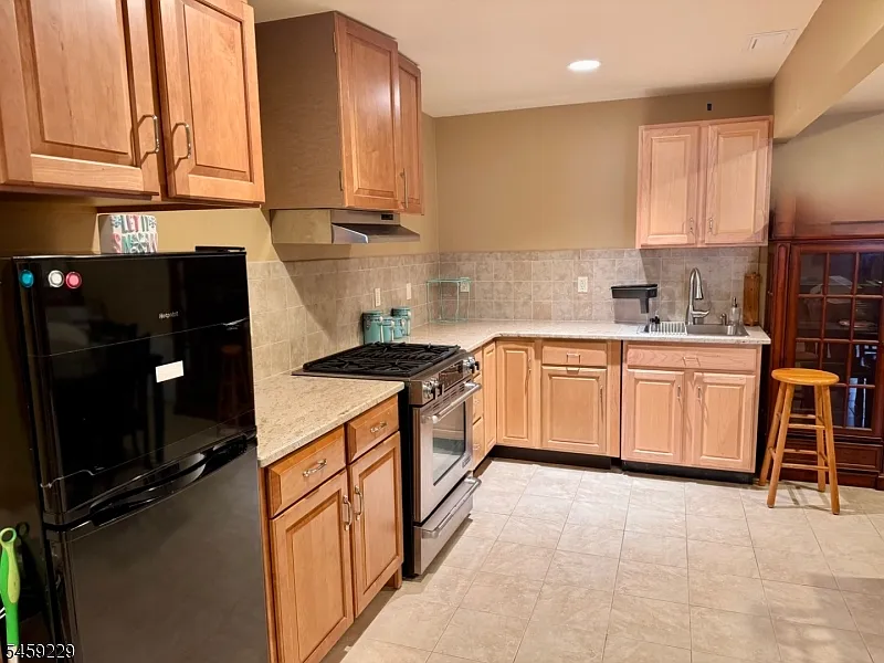 3 bed, 1.0 bath, $2,700 — Photo 4