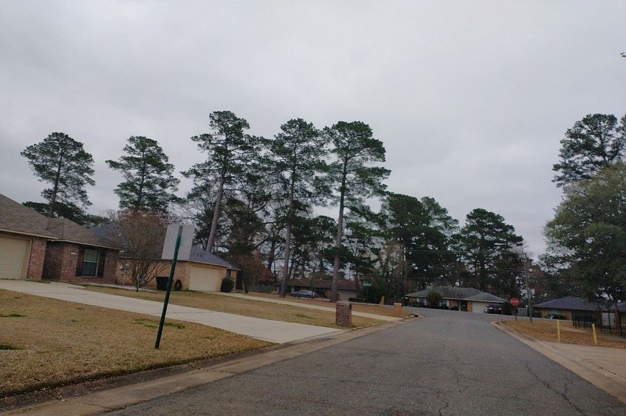 2nd image of 7633 White Oak Dr