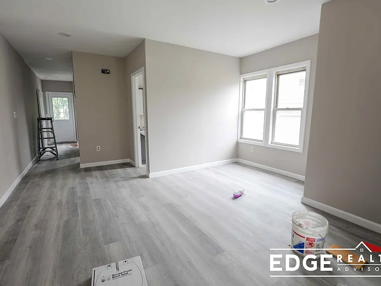 66 Quint Ave #2 — Photo 4