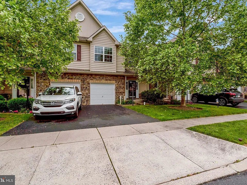 155 Providence Ln