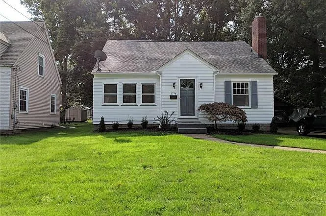 1796 Hollywood St NE photo 1