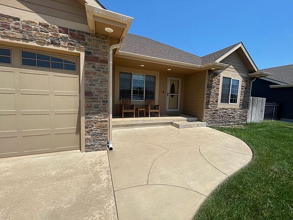 2nd image of 606 Quail Hollow Dr