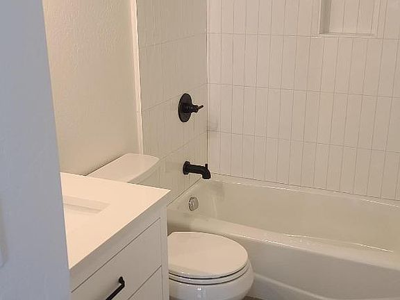 4th image of 810 Carolina Ave