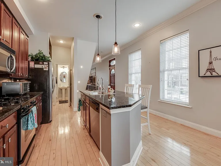 142 W Clement St — Photo 12