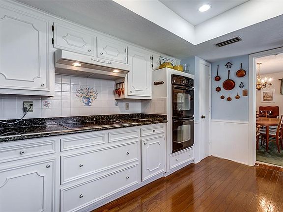 2nd image of 7418 Windmill Ln
