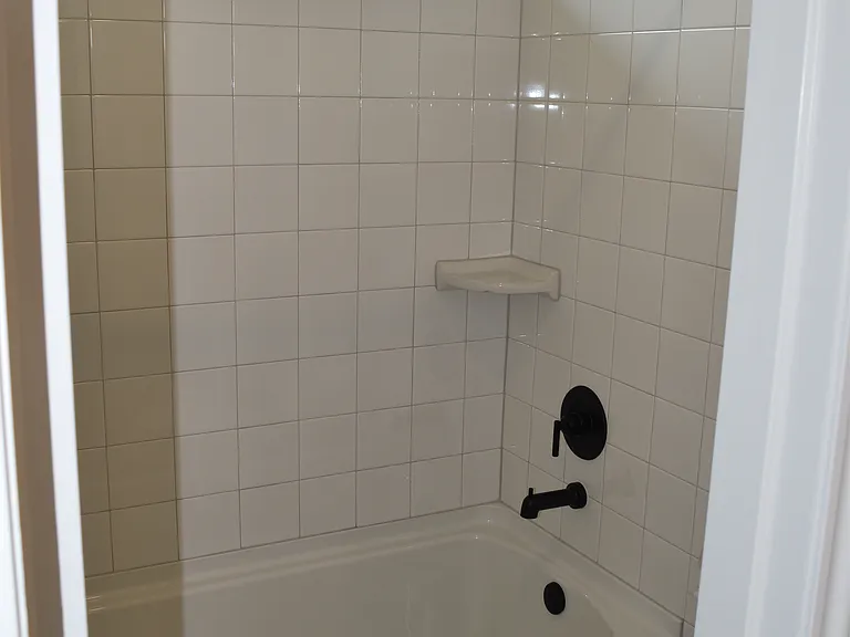 Upstair room bath