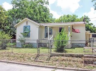 907 Neches St, Lockhart, TX 78644