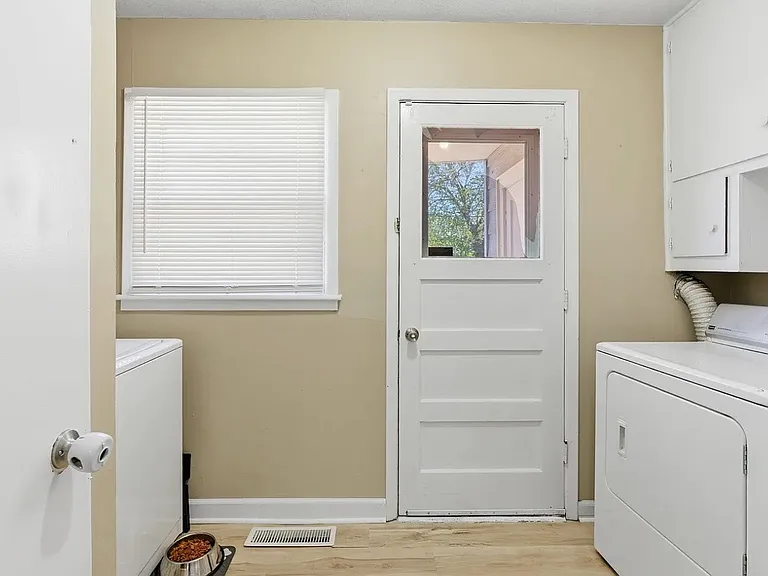 3228 S Saint Paul Ave — Photo 10