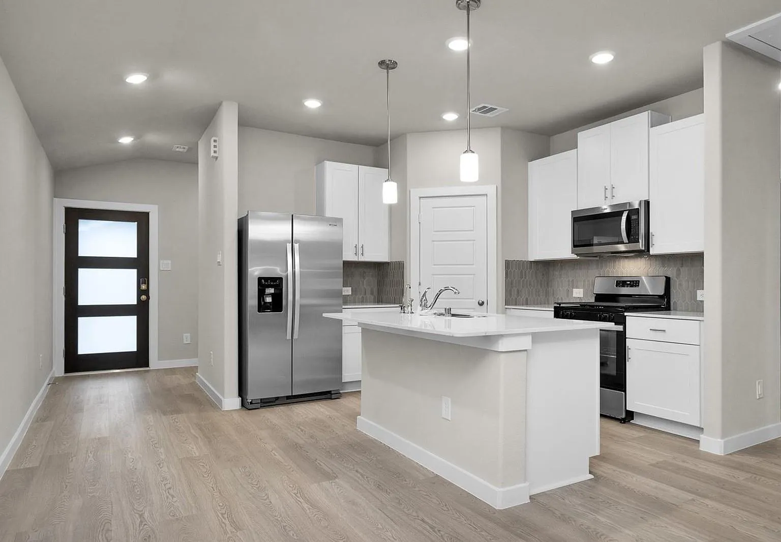 3 bed, 2.0 bath, 1518 sqft, $1,850 — Photo 3