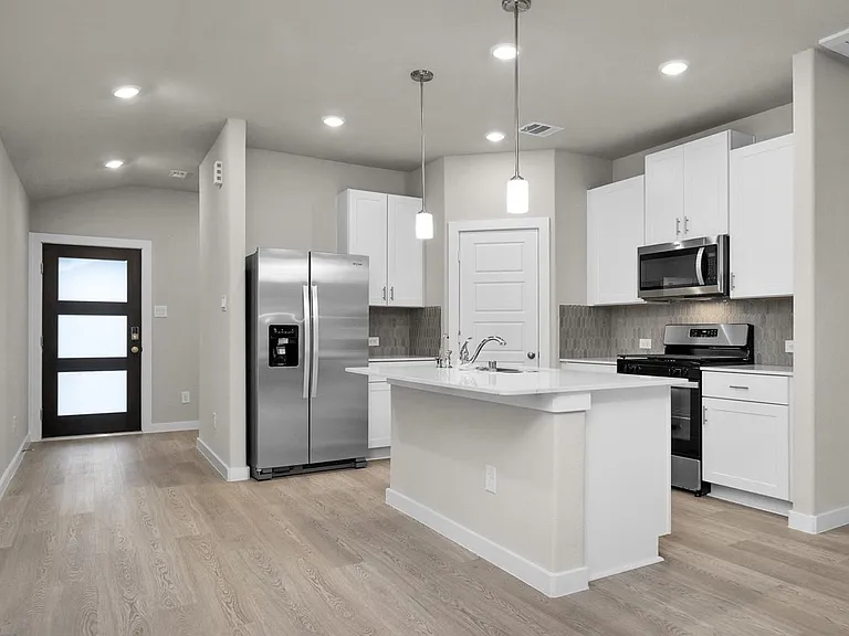 18612 Hillswood Dr — Photo 3