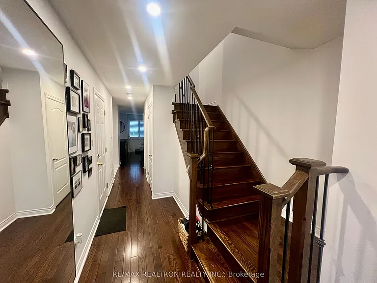 35 Enderly St — Photo 3