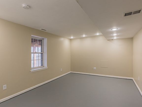 2nd image of 5085 Willow Oak Pl