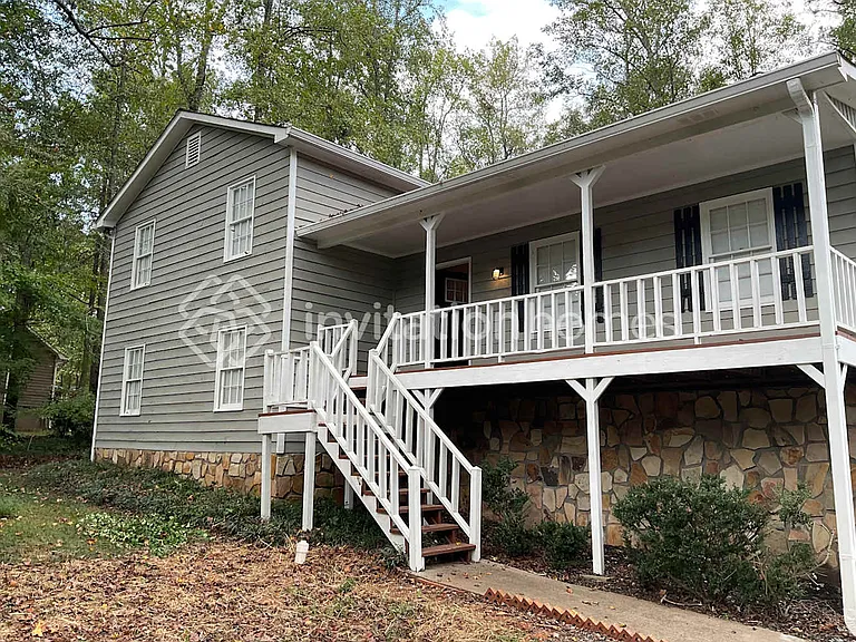 902 Laurel Ct — Photo 1
