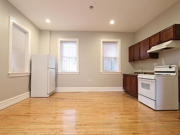 4th image of 2443 S Western Ave #1R