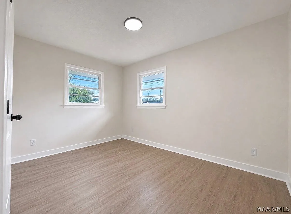 3 bed, 2.0 bath, 1556 sqft, $1,800 — Photo 4