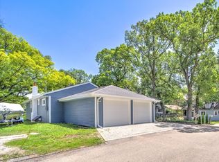 28069 N Lake Dr, Wauconda, IL 60084