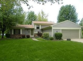 8812 Usher Rd, Olmsted Falls, OH 44138
