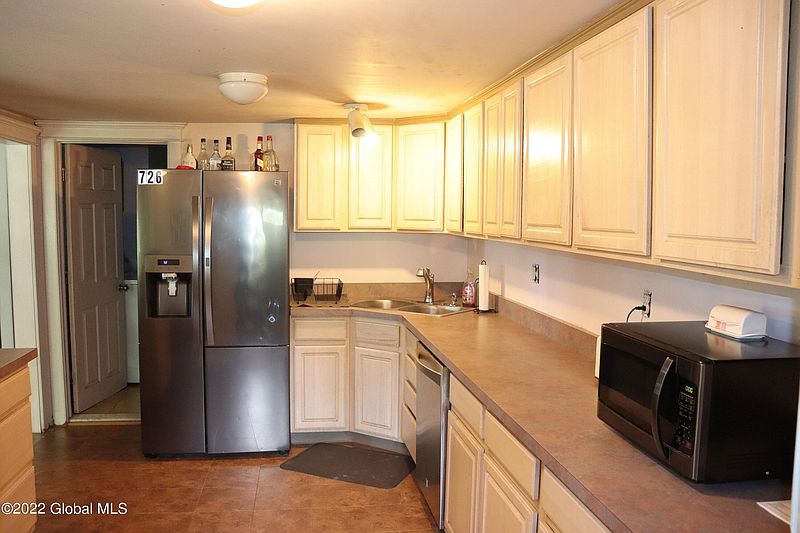 4th image of 315 Hudson Avenue