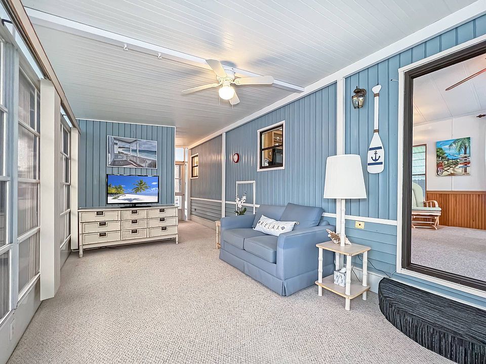 1st image of 318 Cuarto Ln