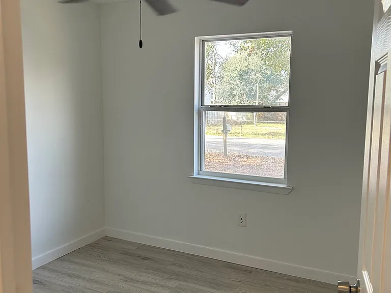 1005 Pinetree Rd — Photo 7