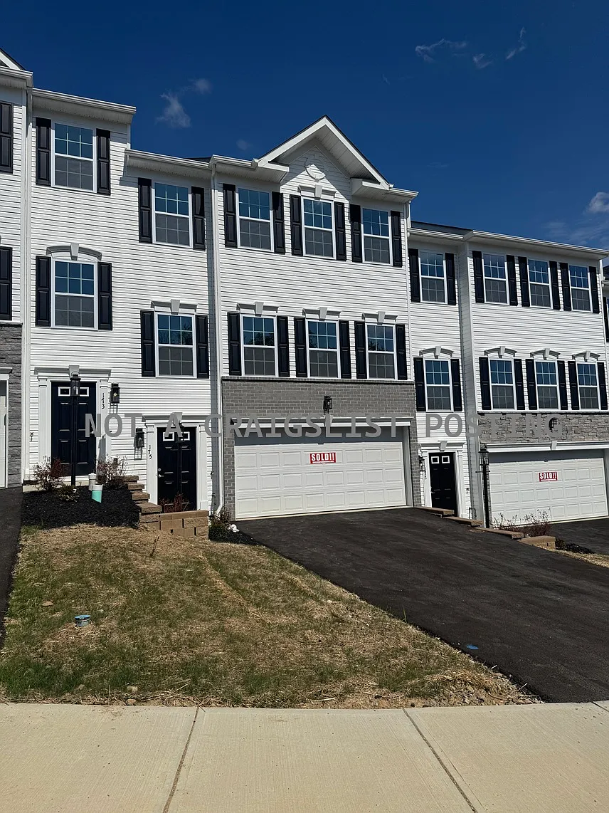 3 bed, 2.5 bath, 1470 sqft, $2,350 — Photo 1