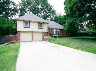 222 N Hillcrest Rd, Belton, MO 64012