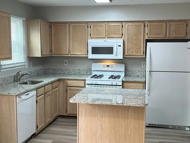 1031 Murdoch Ct #1 — Photo 7